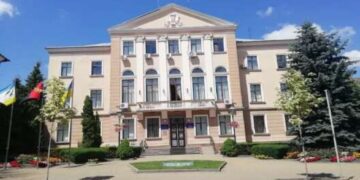 Тернополь заключил миллионные сделки с пенсионером-родственником чиновницы