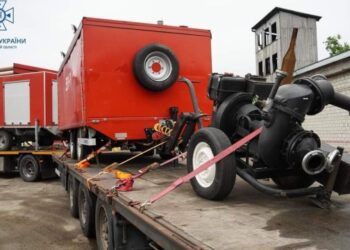Бійці ДСНС отримали від Польщі дев’ять пожежних мотопомп