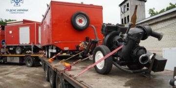 Бійці ДСНС отримали від Польщі дев’ять пожежних мотопомп