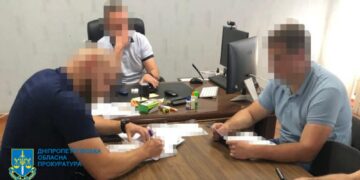 У Дніпрі слідчого поліції підозрюють у вимаганні хабаря за непритягнення до відповідальності  | Кримінальні новини