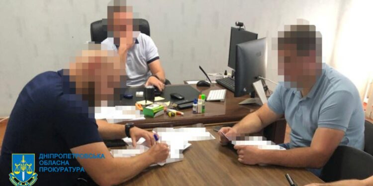 У Дніпрі слідчого поліції підозрюють у вимаганні хабаря за непритягнення до відповідальності  | Кримінальні новини