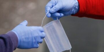 Загрязнение воздуха связано с более слабой реакцией на вакцину против COVID-19 — исследование