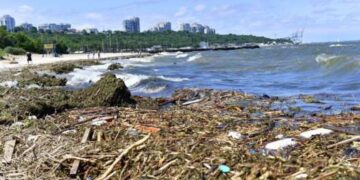 Жителям Одессы и области запретили купаться и ловить рыбу в море