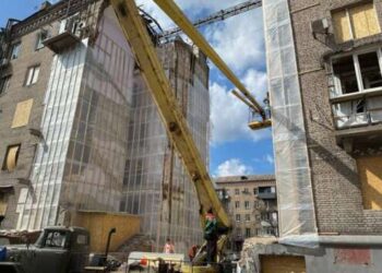 В Запорожье отстроят семь многоэтажек, разрушенных при ракетных атаках РФ