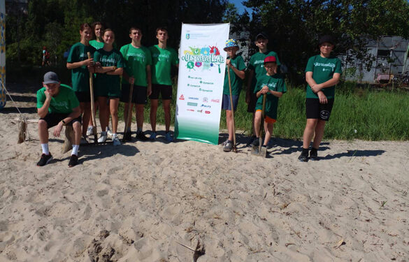 Черкаські спортсмени долучилися до прибирання прибережної смуги Дніпра