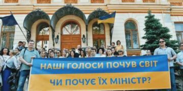 Ткаченко и очередной скандал: почему сотрудники Нацоперы вышли на митинг