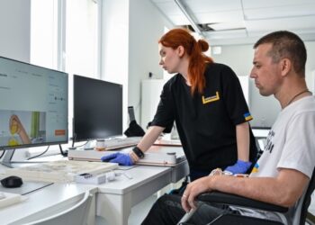 У центрі «Незламні» стартує пілотний проєкт з реабілітації людей, які через війну втратили зір