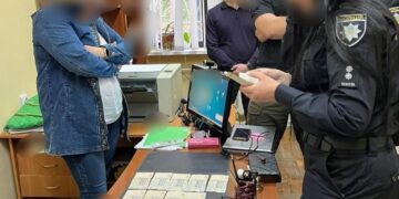 На Київщині завідувачку кафедри одного з вишів затримали під час отримання хабаря | Кримінальні новини