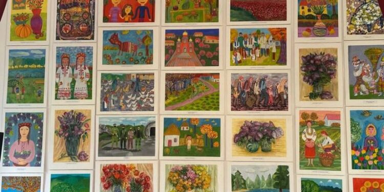 Юні художники Арцижчини продають свої картини, щоб допомогти дітям з окупованих теріторій