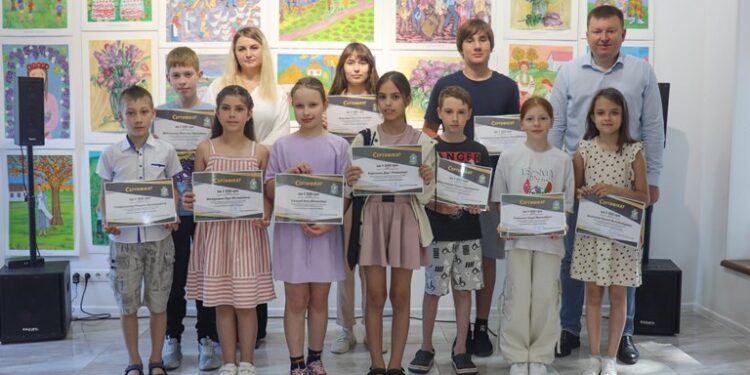 Юні митці Арцизької художньої школи отримали свідоцтва про закінчення навчання