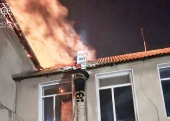 Майже 30 рятувальників гасили масштабну пожежу в ліцеї Білгород-Дністровського району