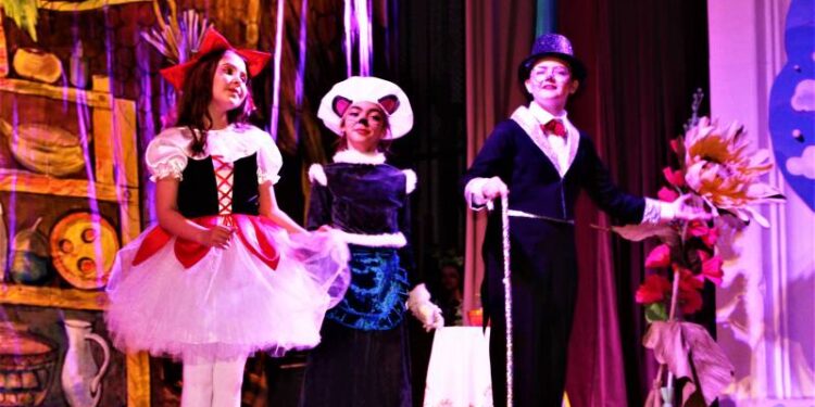 На ізмаїльській сцені давали «Дюймовочку» —  (ФОТО)