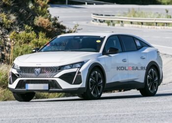 Новый гибридный кросс-лифтбек Peugeot 408 проехался на камеру — АВТО НОВОСТИ
