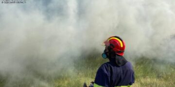 Пожежники всю ніч гасили пожежу на сміттєзвалищі під Одесою — Новини Одеської області