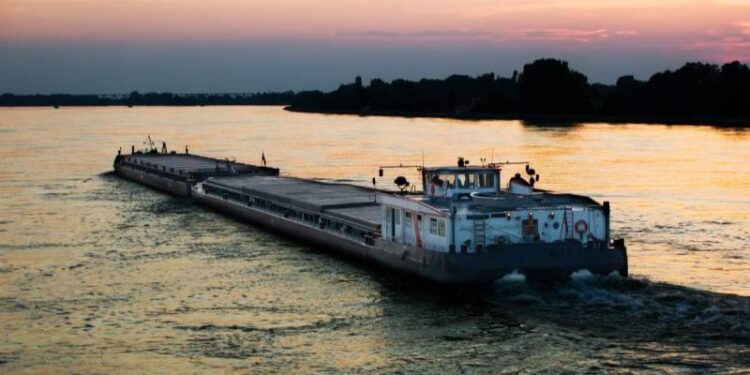 Прямої загрози судноплавству у портах Дунаю та Великої Одеси через підрив Каховської ГЕС немає — АМПУ