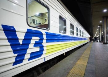 Укрзалізниця евакуює мешканців Херсонщини