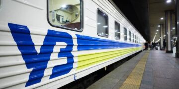 Укрзалізниця евакуює мешканців Херсонщини
