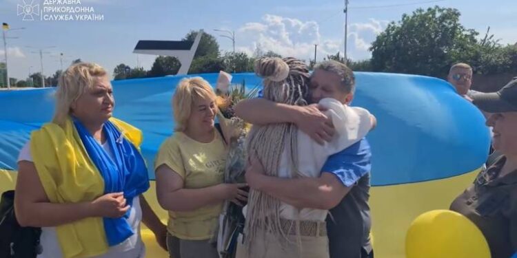 В Ізмаїлі зустріли захисника Зміїного, який повернувся з полону