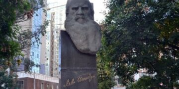 В Одесі приберуть пам’ятник відомому письменникові | Надзвичайні події Одесса та область