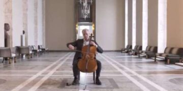 Министр Финляндии сыграл «Червону калину» на виолончеле: видео
