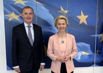 Евросоюз пообещал и дальше ослаблять РФ санкциями