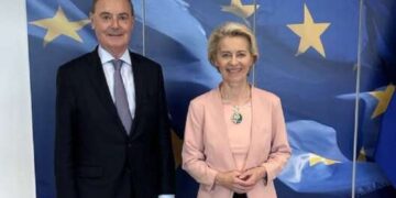 Евросоюз пообещал и дальше ослаблять РФ санкциями
