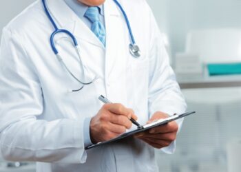 Украинцы жалуются, что в Helsi появляются «левые» записи к врачам — мужчин даже направляют к гинекологу