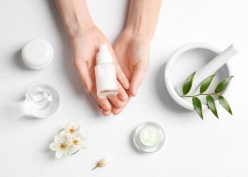 Что нужно коже лица весной: советы известного специалиста