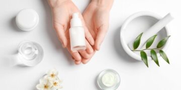 Что нужно коже лица весной: советы известного специалиста