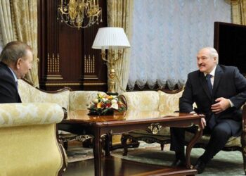 Леонід Кучма провів зустріч з президентом Білорусі Олександром Лукашенком напередодні переговорів по Донбасу