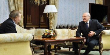 Леонід Кучма провів зустріч з президентом Білорусі Олександром Лукашенком напередодні переговорів по Донбасу