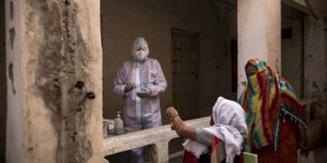 Новый вариант COVID «Арктур» может быть в 1,2 раза более заразным, чем «Кракен»