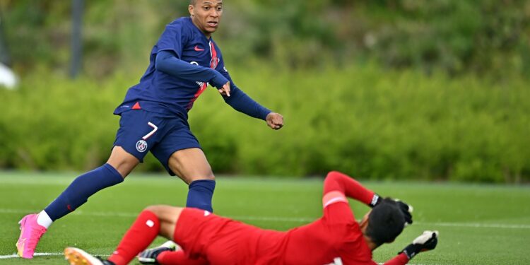 ПСЖ может отдать Мбаппе в аренду (25 июля 2023 г.) — Новости футбола