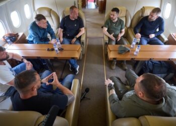 Повернутися до України героям «Азовсталі» допомогли ВПС Чехії — прем’єр Фіала