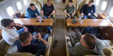 Повернутися до України героям «Азовсталі» допомогли ВПС Чехії — прем’єр Фіала