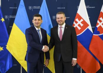 Україна і Словаччина підписали договори щодо прикордонного руху