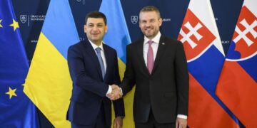 Україна і Словаччина підписали договори щодо прикордонного руху