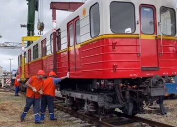 Киевский метрополитен получил новые вагоны от Варшавы
