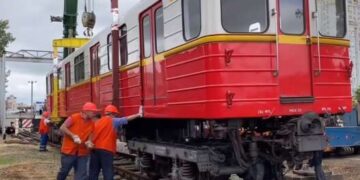 Киевский метрополитен получил новые вагоны от Варшавы