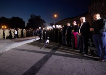 Зеленський узяв участь у молебні за Україну