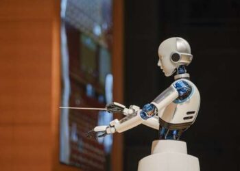 Робот-андроид впервые дирижировал национальным оркестром Южной Кореи: фото