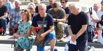Южненська громада провела в останню путь 40-річного Воїна – Артура Померанцева (фото, відео) | YНовини одещіни