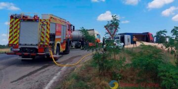 На дорозі Одеса – Рені перекинулася фура з зерном та перекрила рух