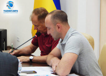 В Южному готуються до видачі «гуманітарки» і формують продуктові набори | YНовини одещіни