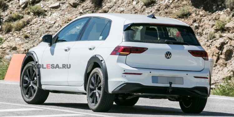 Volkswagen начал испытывать T-Roc нового поколения: на дороги пока пустили тестовый мул — АВТО НОВОСТИ