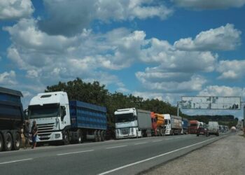 За сьогодні водії вантажного транспорту отримали понад 1000 перепусток для руху трасами Одеської області — Новини Одеської області