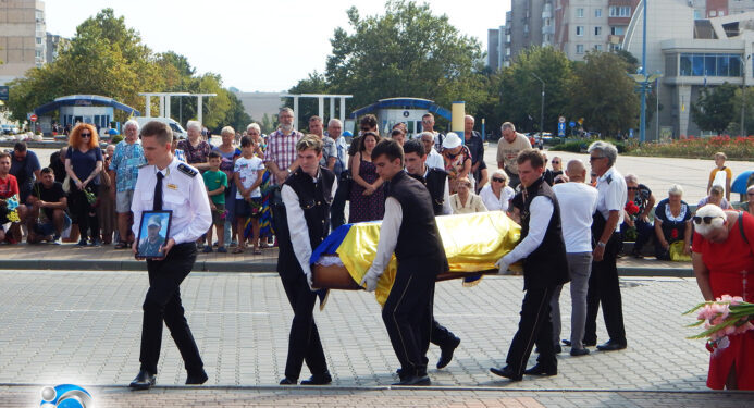 Южненська громада попрощалася з двома полеглими за Україну Захисниками (фото) | YНовини одещіни