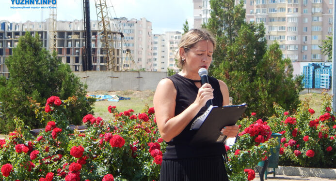 Южненська громада провела в останню путь 48-річного бойового медика Олега Чебана | YНовини одещіни