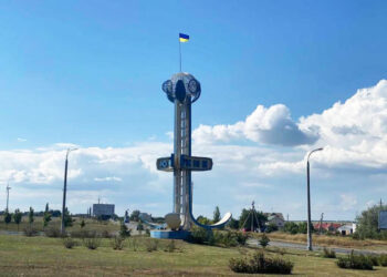 При в’їзді в Южне оновили прапор і планують встановити новий флагшток | YНовини одещіни