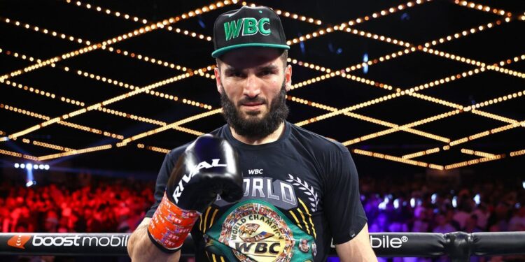 «Придется все начинать заново. Неприятная ситуация для обоих боксеров» — Тищенко о переносе боя Бетербиева и Смита